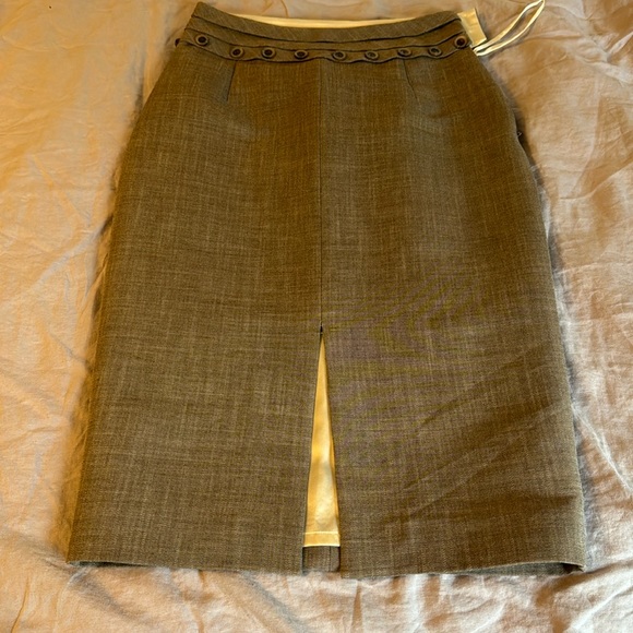 Beautiful midi length Ports skirt. Removable button waistband. Silk lined. - Picture 1 of 8